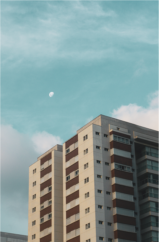 Prédio e céu
